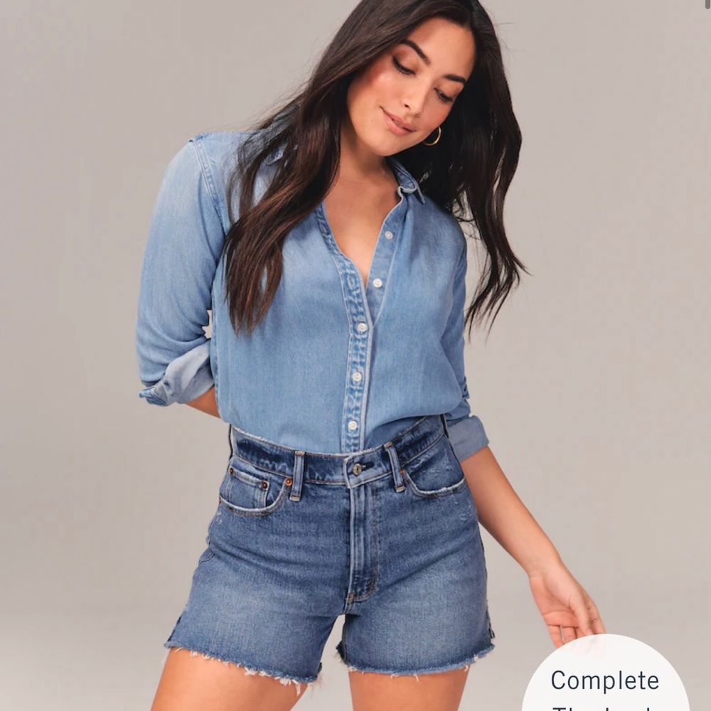 Abercrombie & Fitch Curve Love High Rise 4 Inch Mom Short